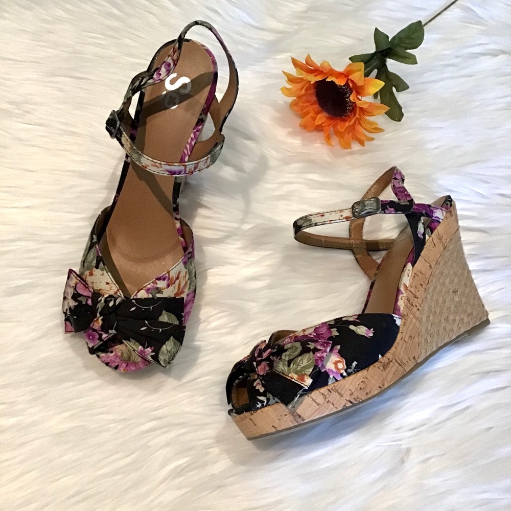 SO purple floral peep-toe bow wedges w/ rope